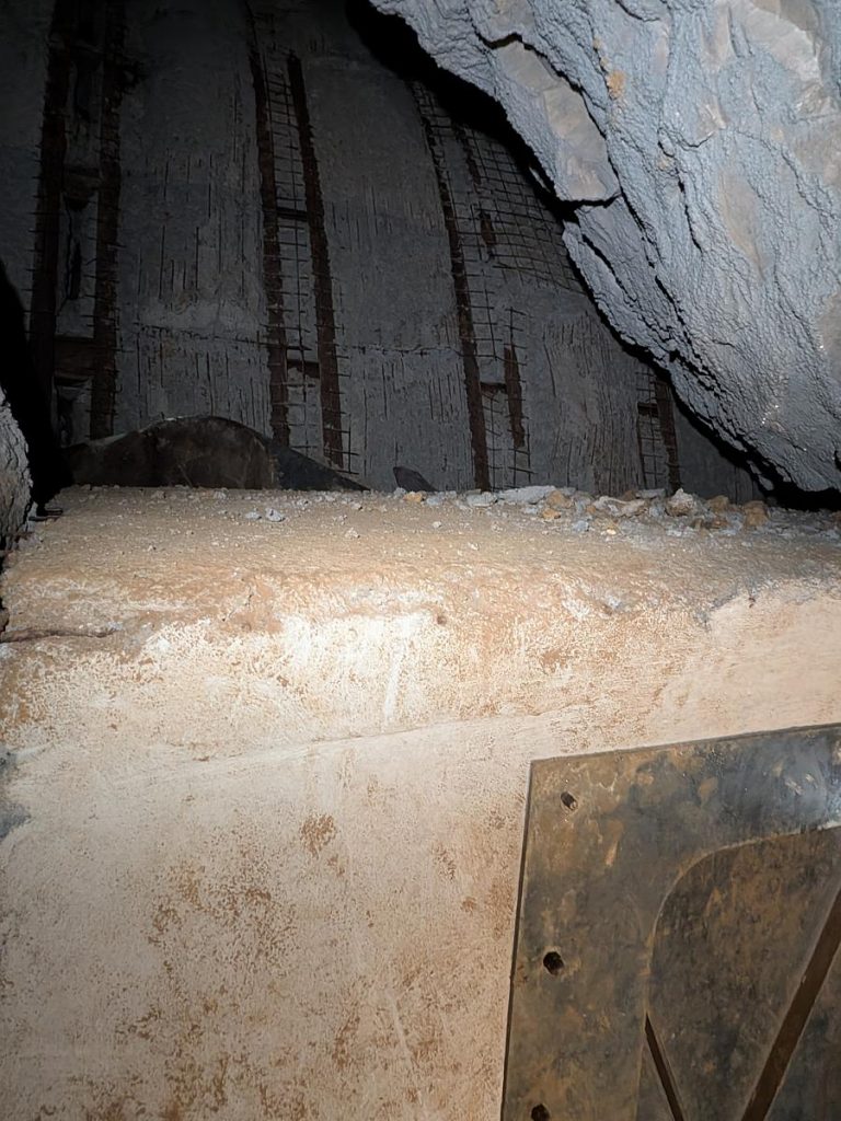 Außenseite des Autobahntunnels