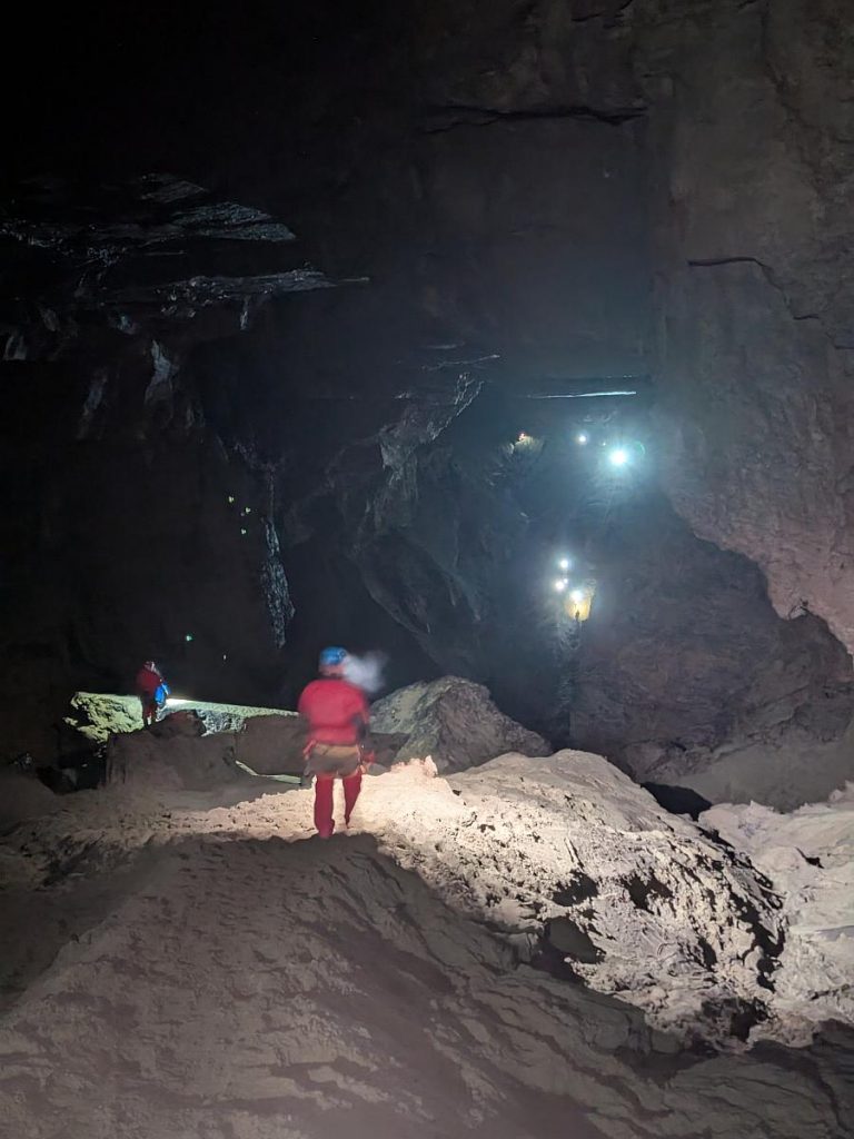Abisso di Trebiciano: unfassbare Größe mit Beach-Feeling