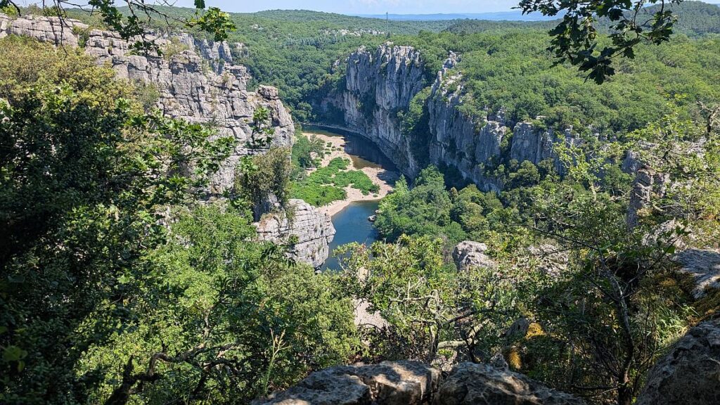 Blick vom Bois de Païolive auf die Chassezac