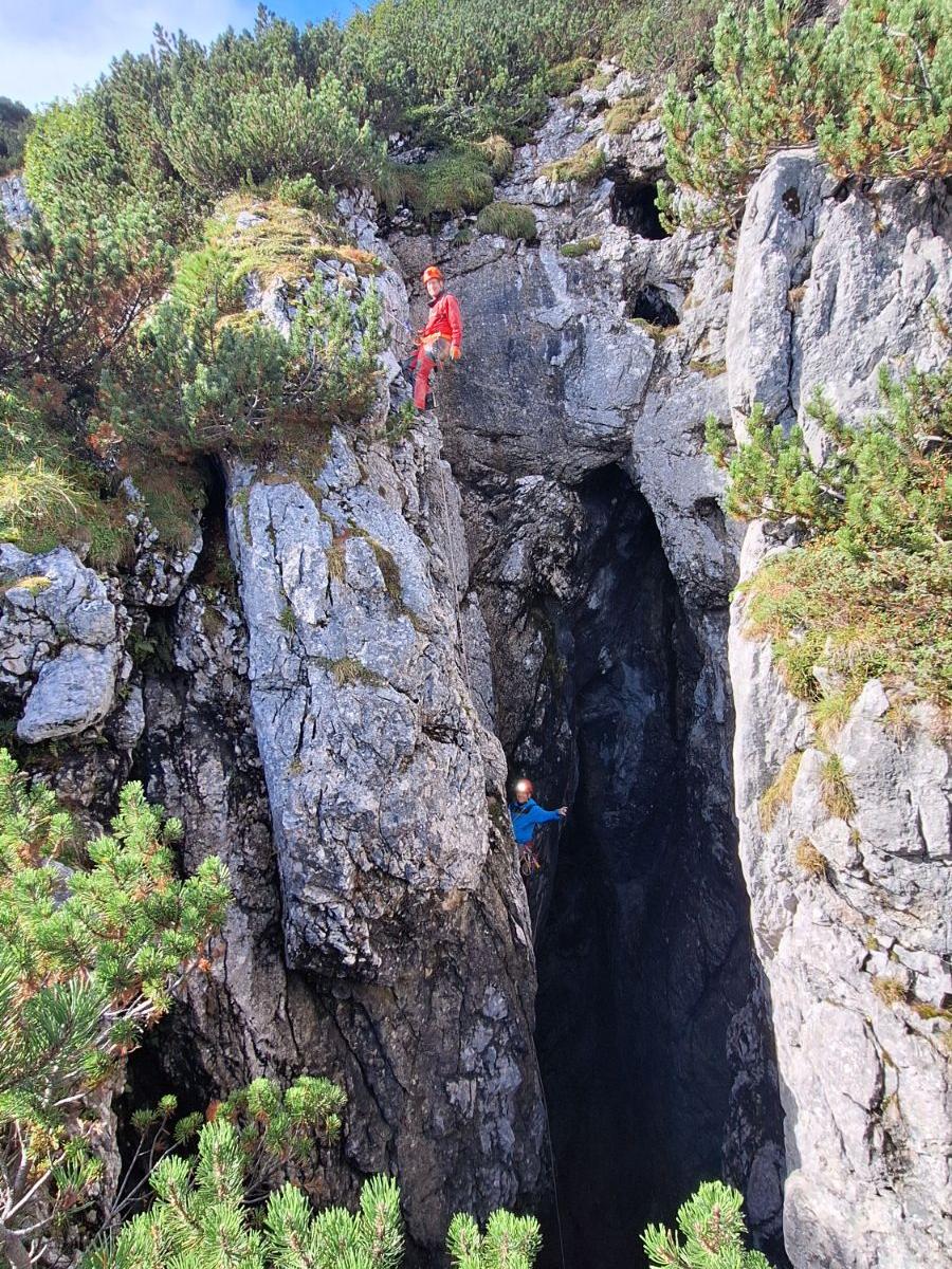Drahtseilschacht: Schönwetter-Panorama-Caving